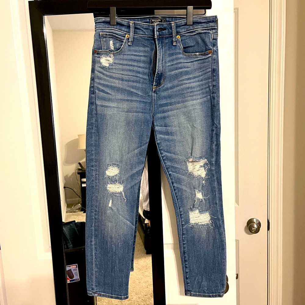 Abercrombie & Fitch Size 6 Short